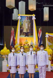 พิธีวางพานพุ่มและถวายบังคมเนื่องในวันคล้ายวันพระบรมราชสมภพ ... พารามิเตอร์รูปภาพ 1