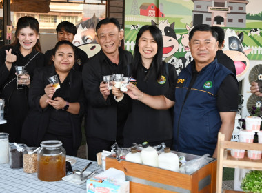 คณะผู้บริหารฯ ลงพื้นที่เยี่ยมสหกรณ์โคนมการเกษตรไชยปราการ พารามิเตอร์รูปภาพ 4