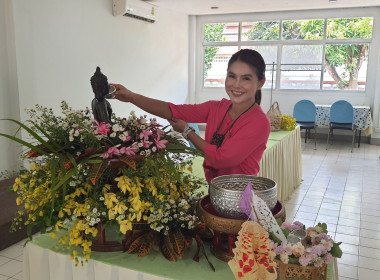 ศูนย์ฯ 9 จัดพิธีสรงน้ำพระ-รดน้ำดำหัว สืบสานประเพณีสงกรานต์ 🙏 พารามิเตอร์รูปภาพ 11