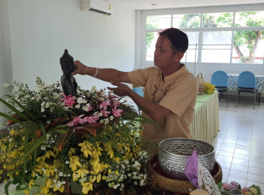 ศูนย์ฯ 9 จัดพิธีสรงน้ำพระ-รดน้ำดำหัว สืบสานประเพณีสงกรานต์ 🙏 พารามิเตอร์รูปภาพ 12