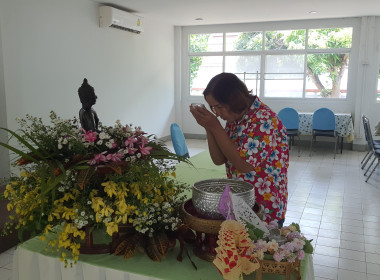 ศูนย์ฯ 9 จัดพิธีสรงน้ำพระ-รดน้ำดำหัว สืบสานประเพณีสงกรานต์ 🙏 พารามิเตอร์รูปภาพ 13