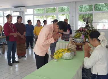 ศูนย์ฯ 9 จัดพิธีสรงน้ำพระ-รดน้ำดำหัว สืบสานประเพณีสงกรานต์ 🙏 พารามิเตอร์รูปภาพ 23