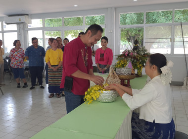 ศูนย์ฯ 9 จัดพิธีสรงน้ำพระ-รดน้ำดำหัว สืบสานประเพณีสงกรานต์ 🙏 พารามิเตอร์รูปภาพ 24