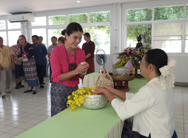 ศูนย์ฯ 9 จัดพิธีสรงน้ำพระ-รดน้ำดำหัว สืบสานประเพณีสงกรานต์ 🙏 พารามิเตอร์รูปภาพ 25