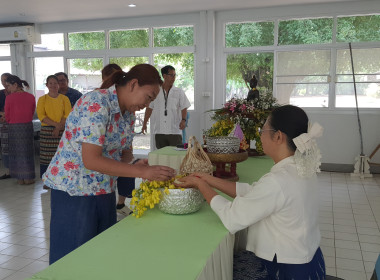 ศูนย์ฯ 9 จัดพิธีสรงน้ำพระ-รดน้ำดำหัว สืบสานประเพณีสงกรานต์ 🙏 พารามิเตอร์รูปภาพ 30