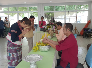 ศูนย์ฯ 9 จัดพิธีสรงน้ำพระ-รดน้ำดำหัว สืบสานประเพณีสงกรานต์ 🙏 พารามิเตอร์รูปภาพ 40