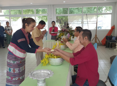 ศูนย์ฯ 9 จัดพิธีสรงน้ำพระ-รดน้ำดำหัว สืบสานประเพณีสงกรานต์ 🙏 พารามิเตอร์รูปภาพ 5