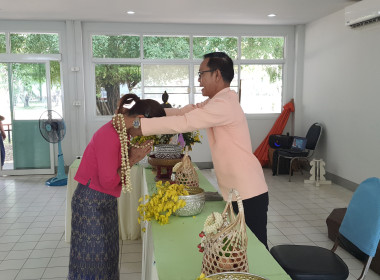 ศูนย์ฯ 9 จัดพิธีสรงน้ำพระ-รดน้ำดำหัว สืบสานประเพณีสงกรานต์ 🙏 พารามิเตอร์รูปภาพ 59