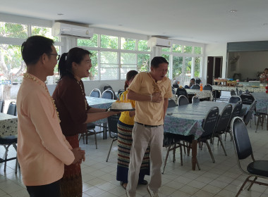 ศูนย์ฯ 9 จัดพิธีสรงน้ำพระ-รดน้ำดำหัว สืบสานประเพณีสงกรานต์ 🙏 พารามิเตอร์รูปภาพ 61