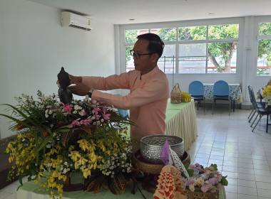 ศูนย์ฯ 9 จัดพิธีสรงน้ำพระ-รดน้ำดำหัว สืบสานประเพณีสงกรานต์ 🙏 พารามิเตอร์รูปภาพ 9