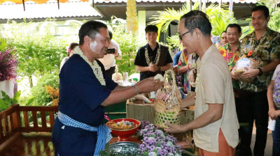 รดน้ำดำหัวสหกรณ์จังหวัดเชียงใหม่ สืบสานประเพณีสงกรานต์ 🙏 พารามิเตอร์รูปภาพ 1
