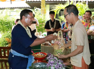รดน้ำดำหัวสหกรณ์จังหวัดเชียงใหม่ สืบสานประเพณีสงกรานต์ 🙏 พารามิเตอร์รูปภาพ 4